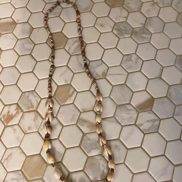 Puka shells necklace - Picture 2 of 4